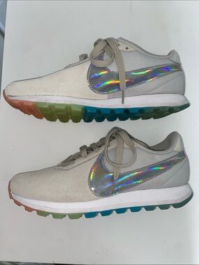 EUC Nike Prismatic Sneakers Size 8